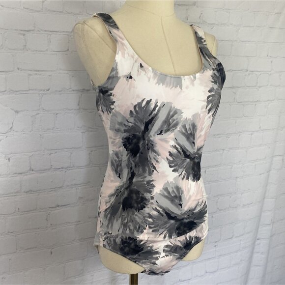 ⭐ 3/$15 Fabletics Medium Floral Padded Bodysuit White Pink Grey Ashley Workout - Picture 3 of 9